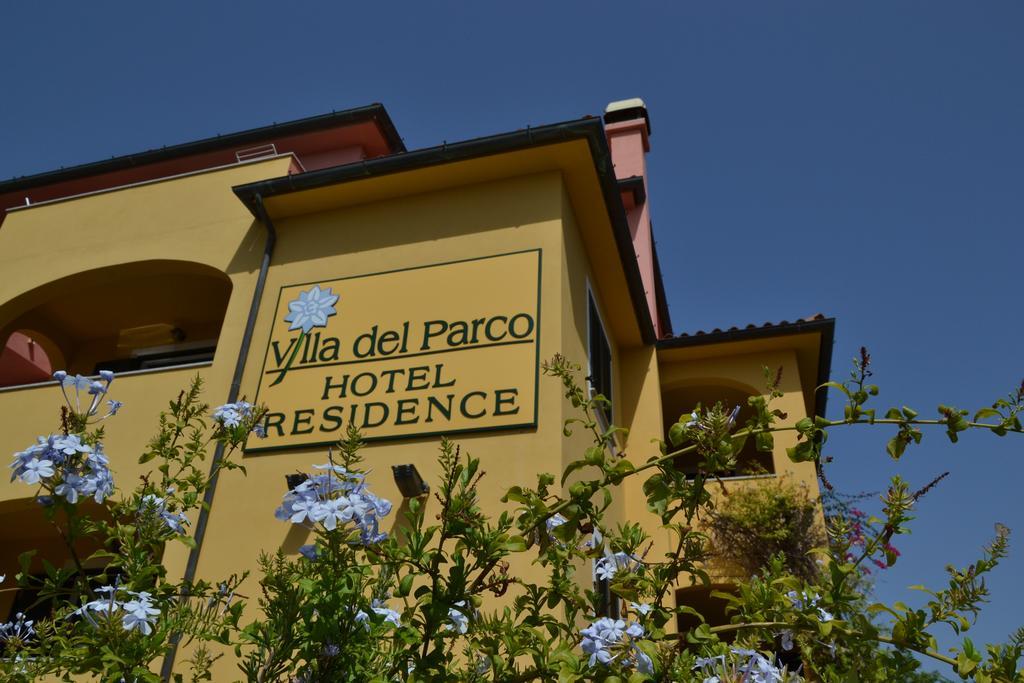 Hotel Villa Del Parco Ла-Маддалена Экстерьер фото