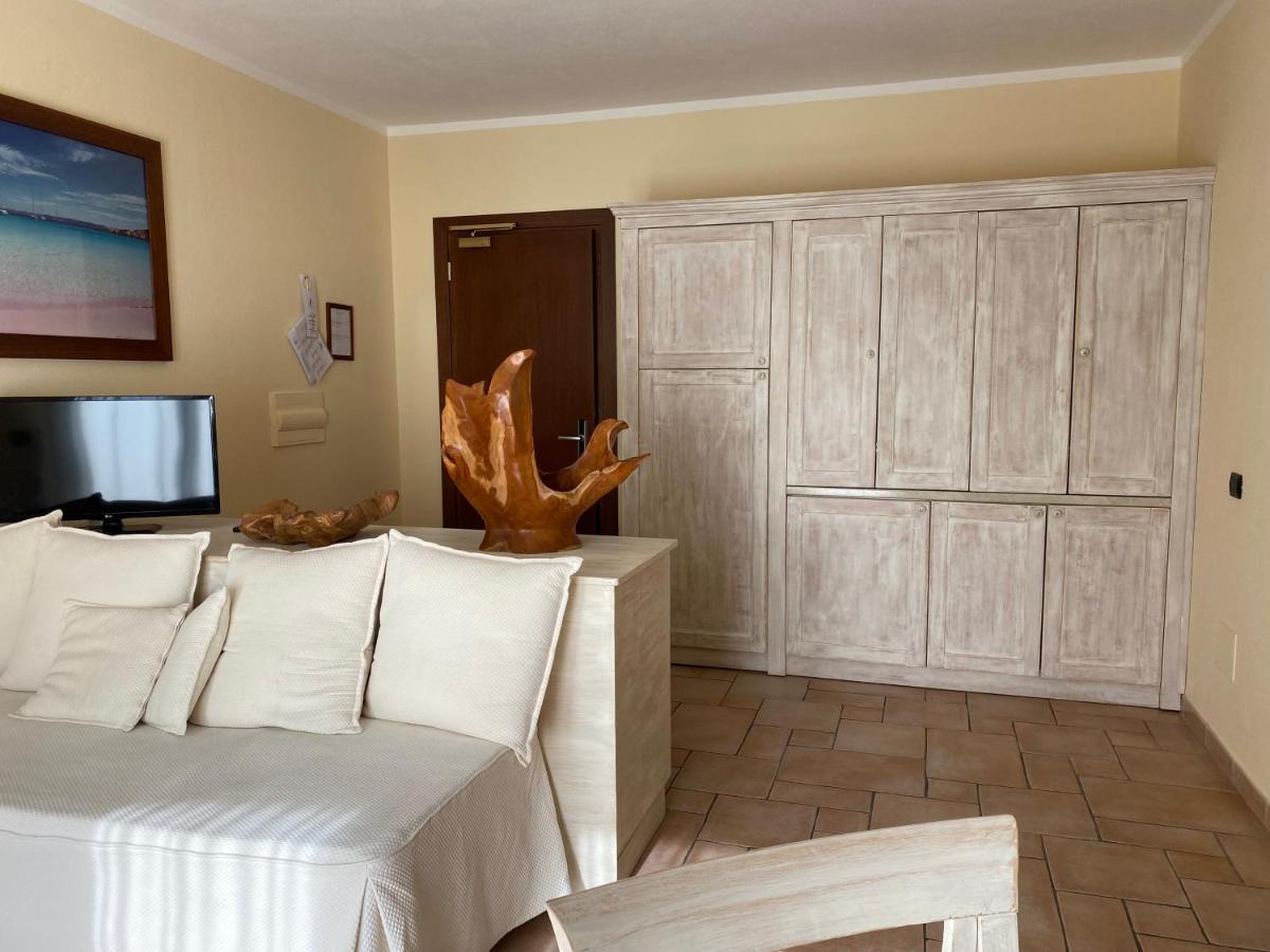 Hotel Villa Del Parco Ла-Маддалена Экстерьер фото