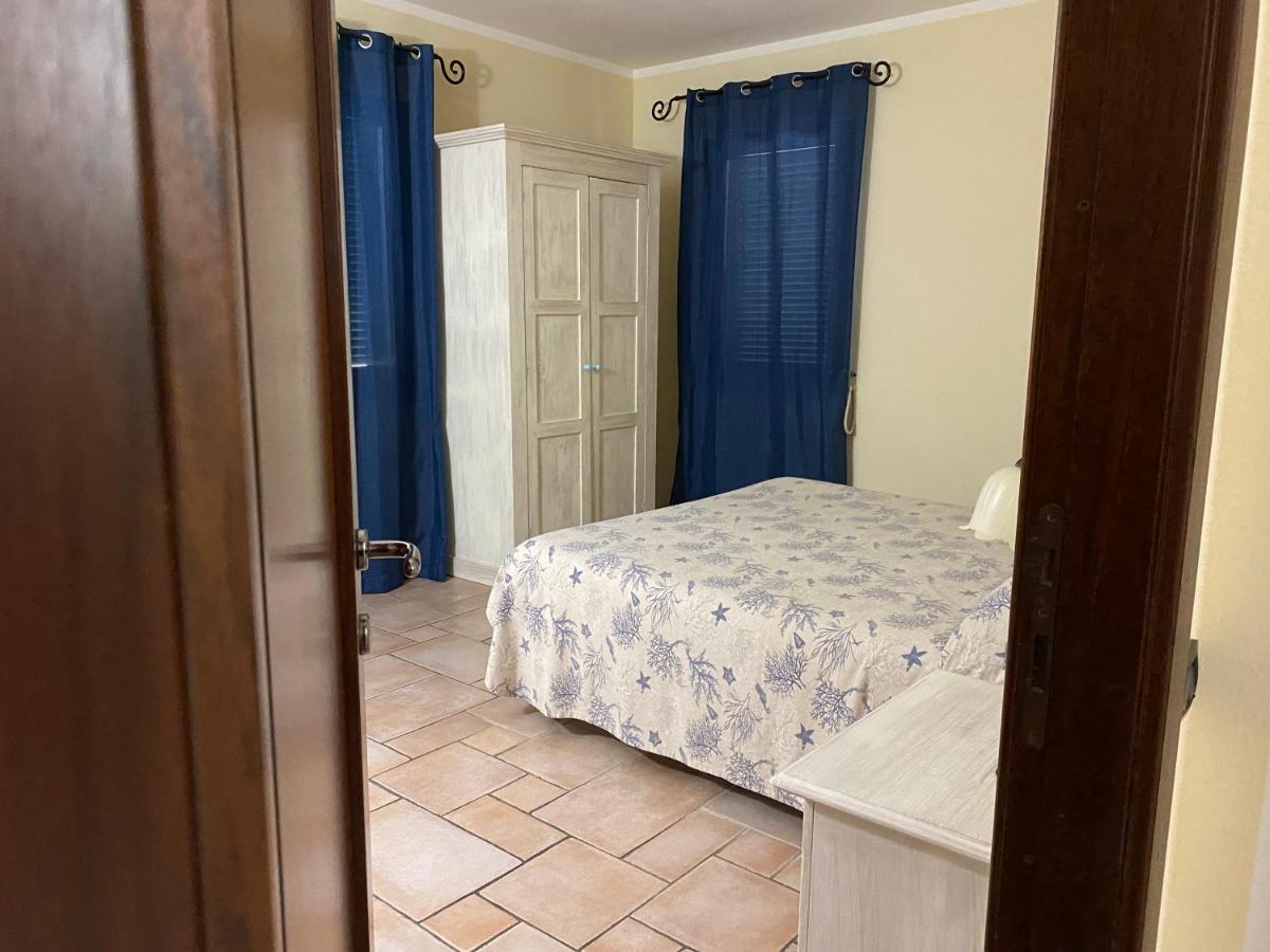 Hotel Villa Del Parco Ла-Маддалена Экстерьер фото