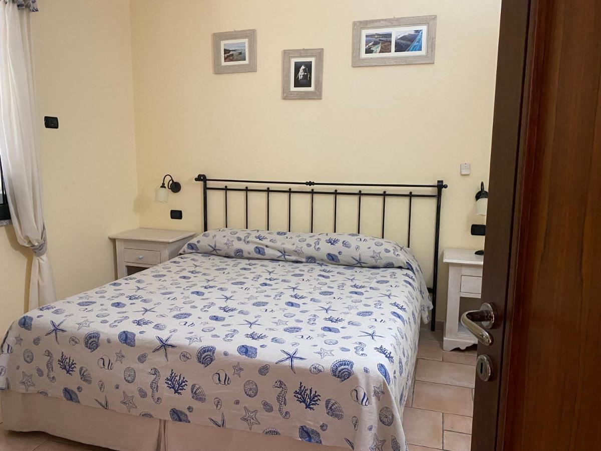 Hotel Villa Del Parco Ла-Маддалена Экстерьер фото