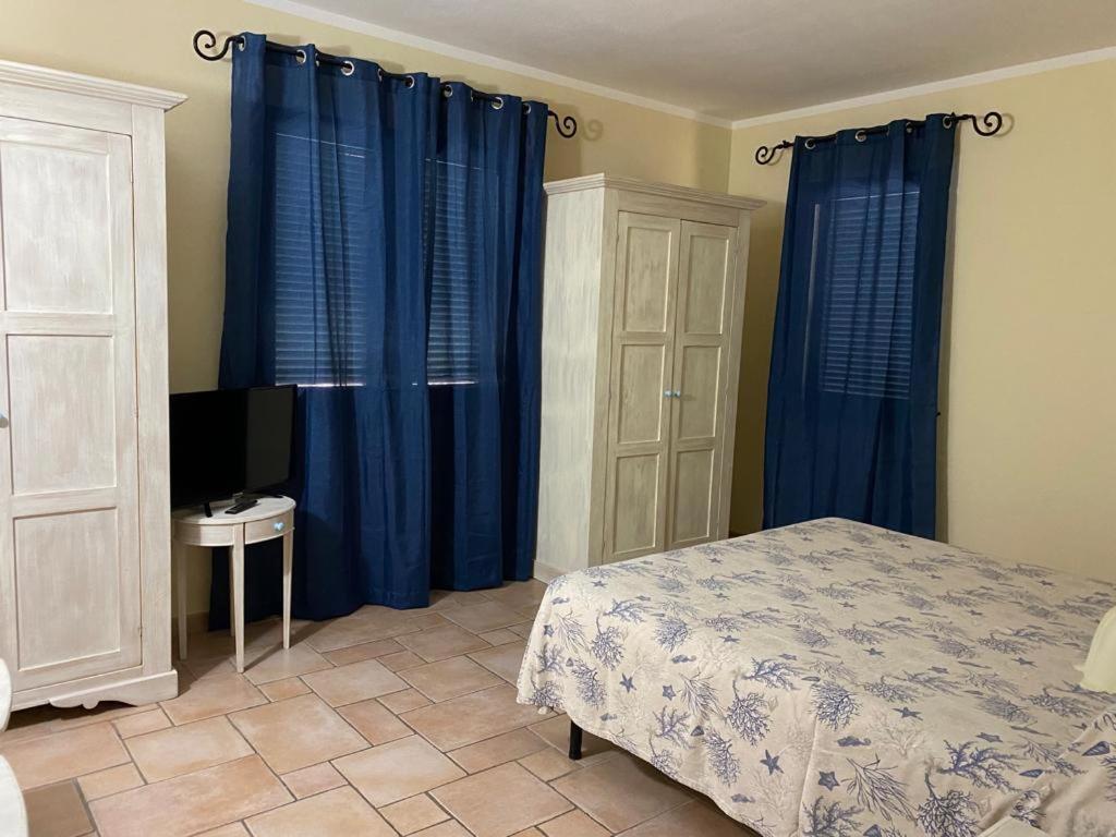 Hotel Villa Del Parco Ла-Маддалена Экстерьер фото