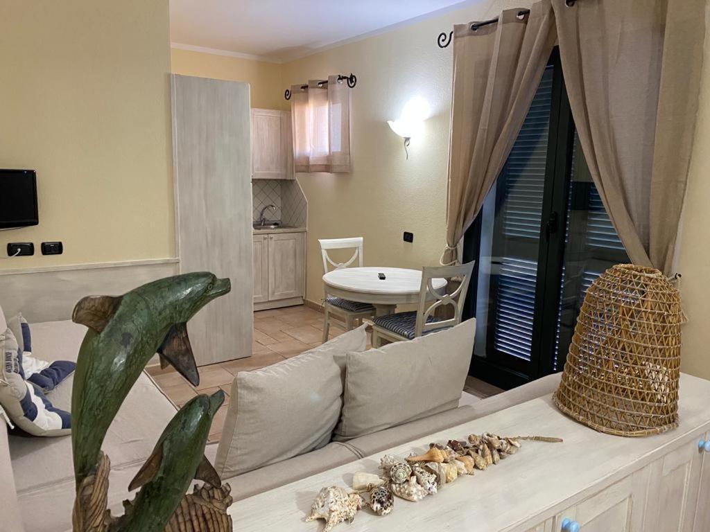 Hotel Villa Del Parco Ла-Маддалена Экстерьер фото