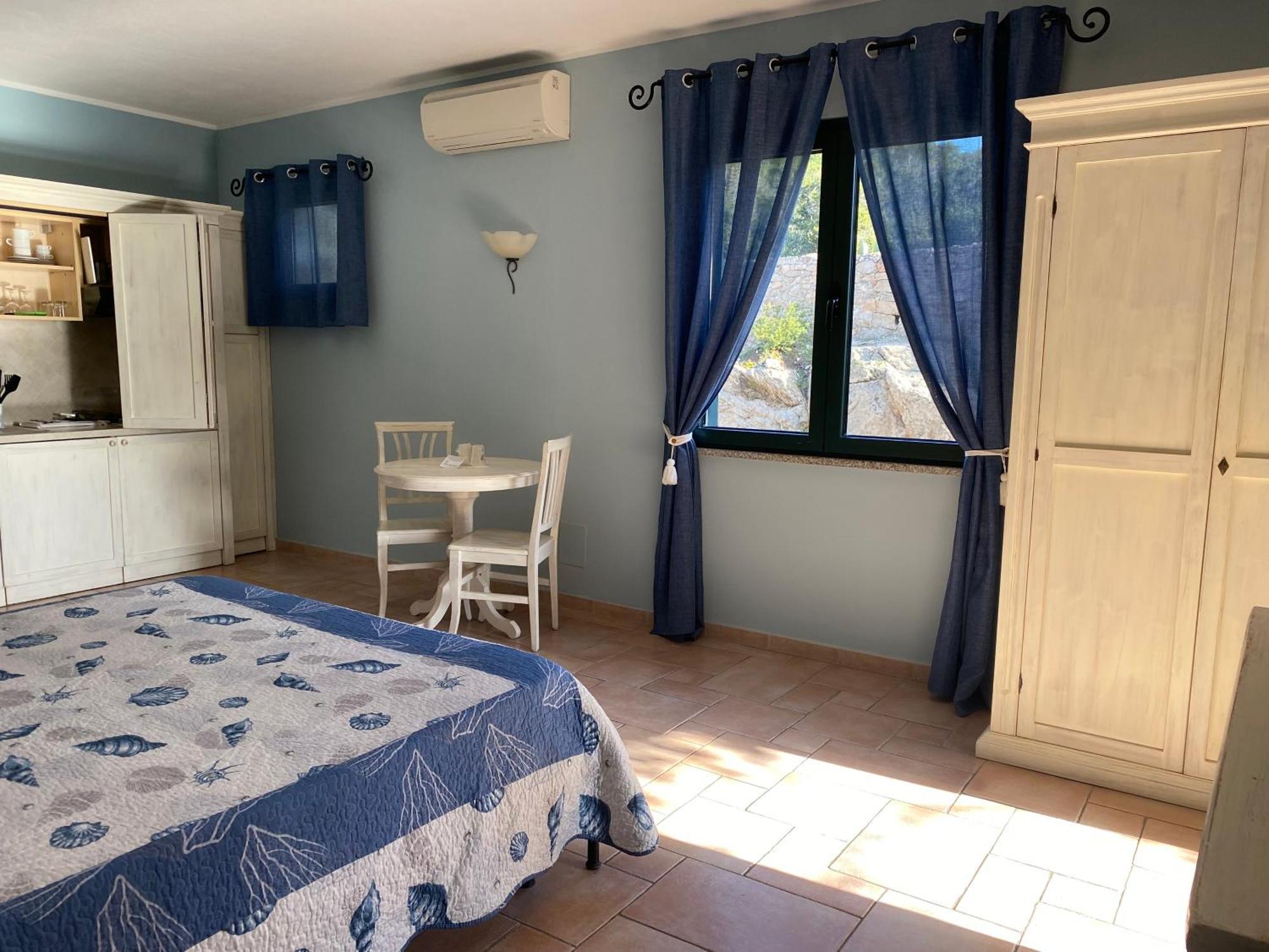 Hotel Villa Del Parco Ла-Маддалена Экстерьер фото