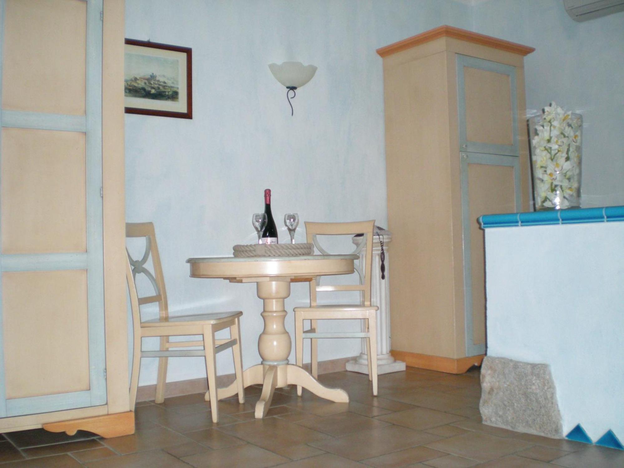 Hotel Villa Del Parco Ла-Маддалена Экстерьер фото