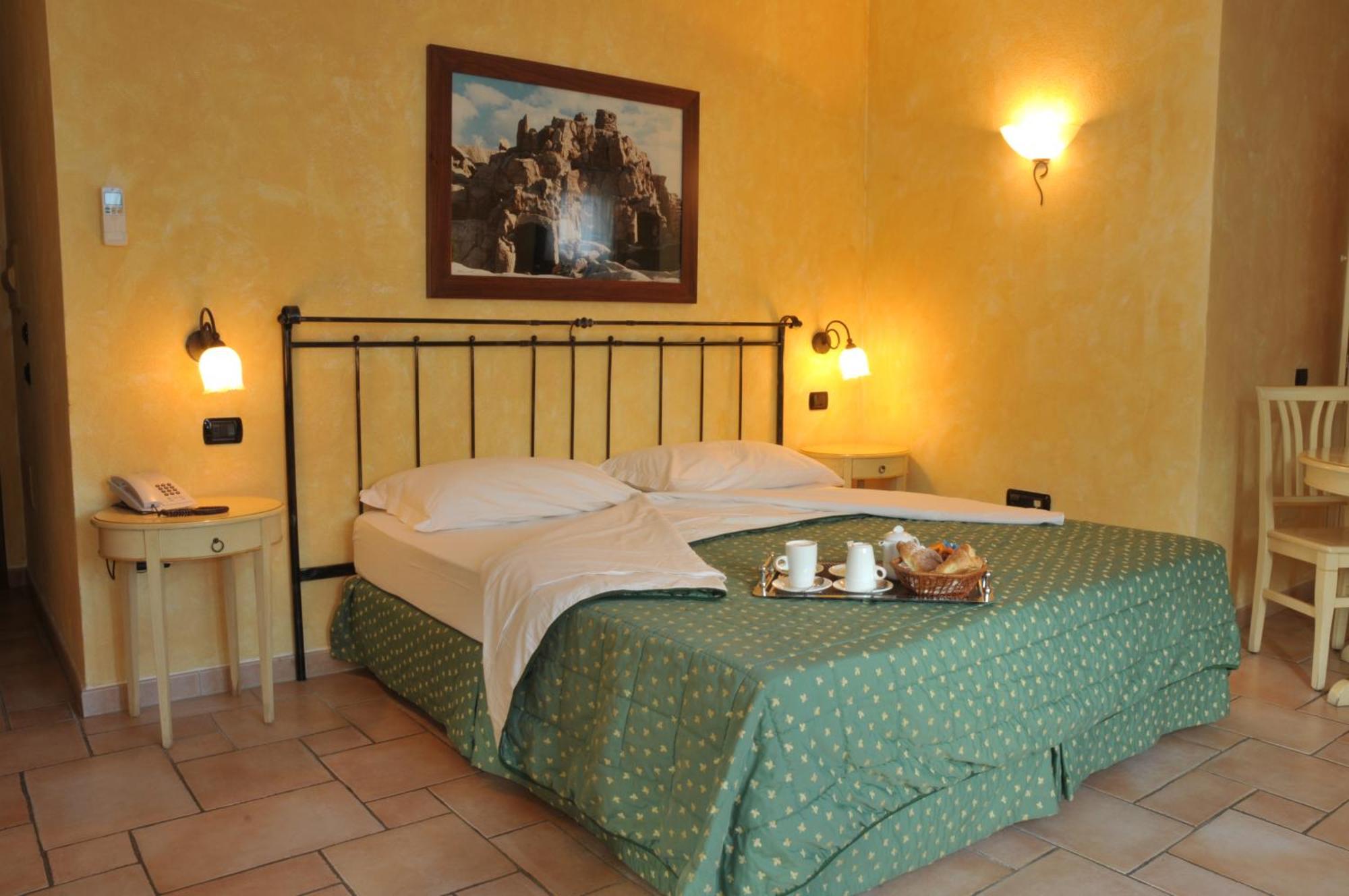 Hotel Villa Del Parco Ла-Маддалена Экстерьер фото