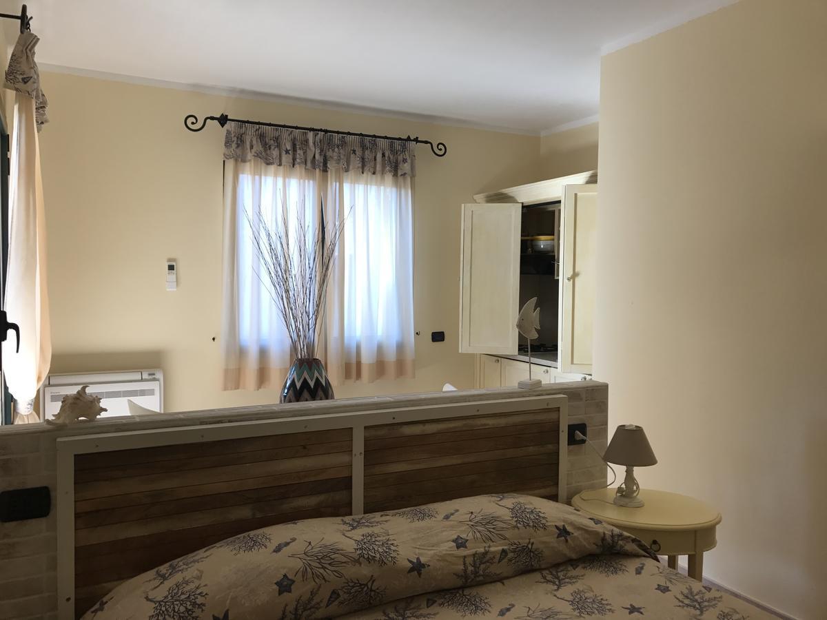 Hotel Villa Del Parco Ла-Маддалена Экстерьер фото