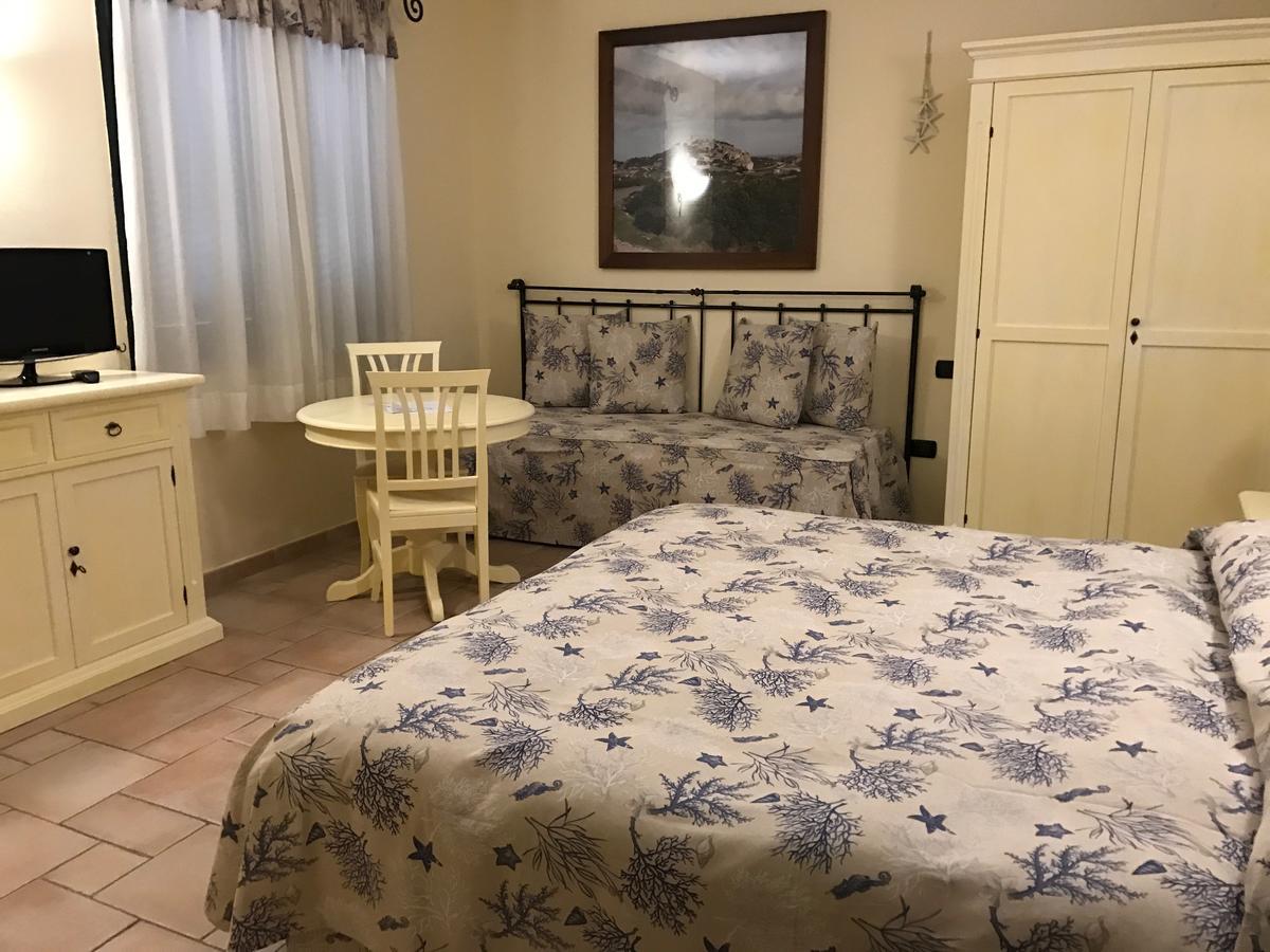 Hotel Villa Del Parco Ла-Маддалена Экстерьер фото